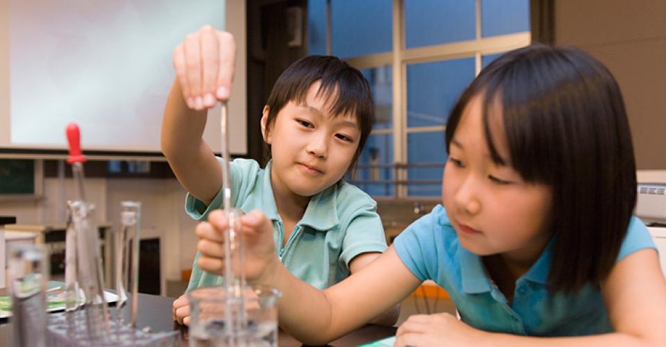 kids with test tubes